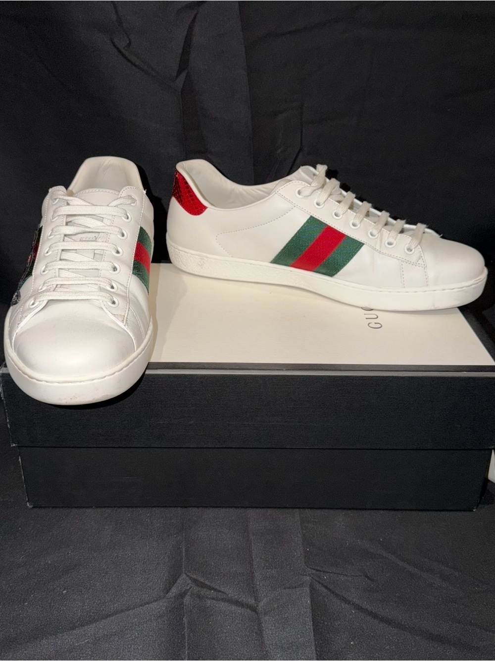 Authentic Men’s Gucci White Leather Low-Top Sneakers with Green & Red Stripe